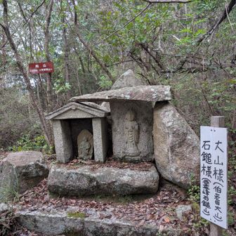 駐車場から まずは向山へ🚶‍♀️
向山山頂120m
ピストンで下山 駐車場を経由して軍神社へ🚶‍♀️