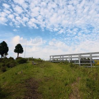 タンゴ山△のソラ船の桟橋とすっかり秋空〜☁️