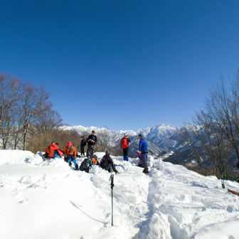 もう一枚📷
山頂には常に15人程でしょうか…
名残惜しいですがもう缶コーヒー1本で山頂で1時間経ったので帰ります😊