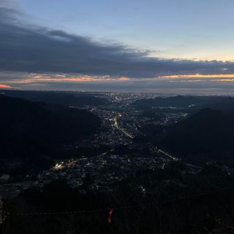 30分程度で山頂に到着。夜景が綺麗でした