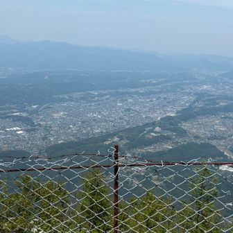 少しガスって　
秩父の街からも一目でわかる武甲山。もちろん飯能からも見える。眺め良し