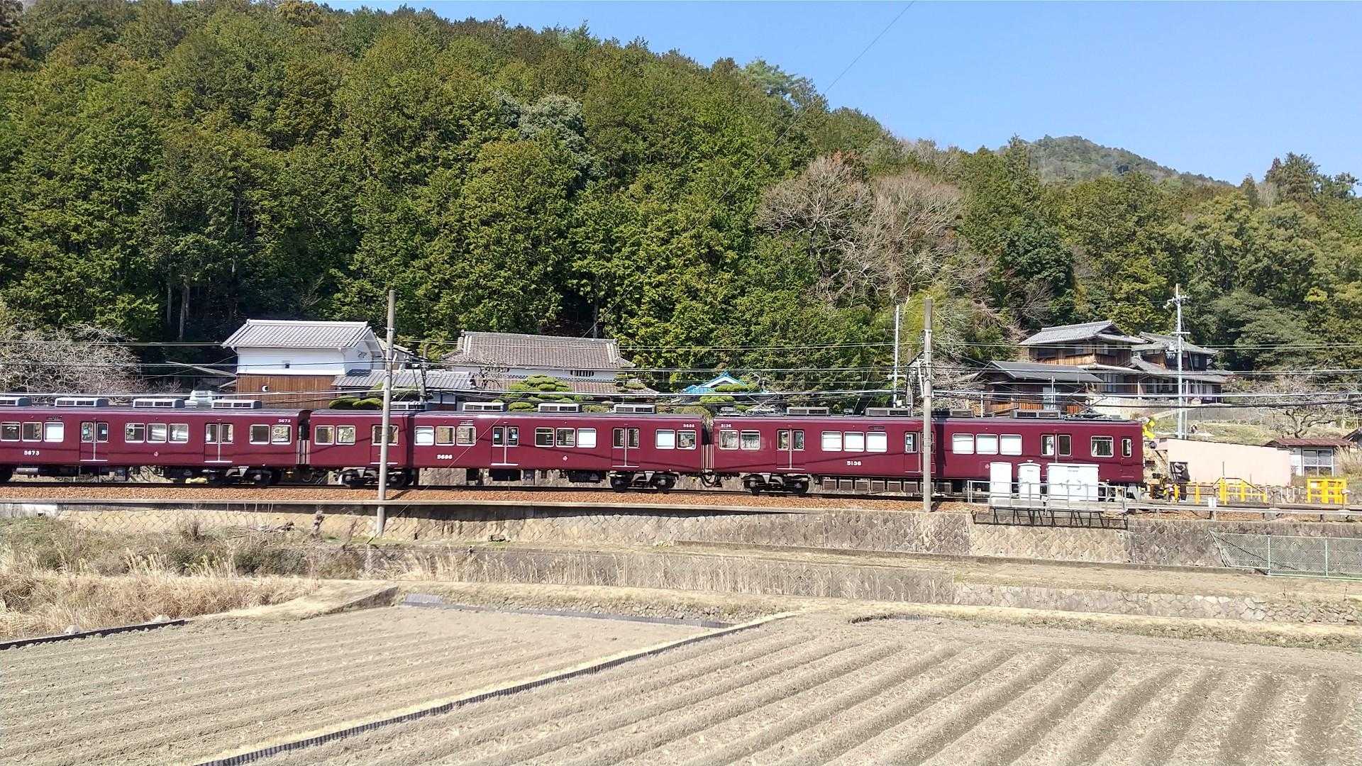 線路が見えたらもうすぐ駅です。