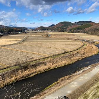 奥には夫婦山が見えてるんだけど、雪被ってるね❄️女峰山は雲の中☁️
日光は大雪みたい😅まだノーマルタイヤなのよね、早く替えなきゃ🚗💦