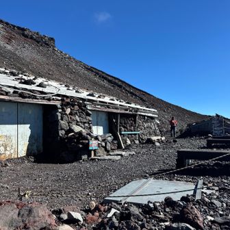 9合5勺の胸突山荘に到着