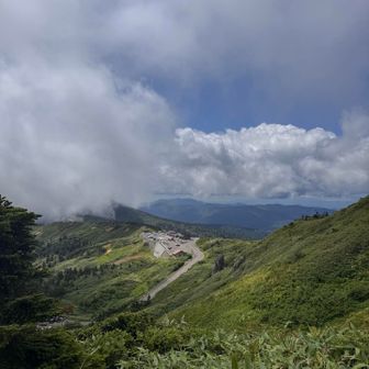 鳥海山が遠くに