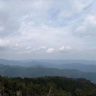 左手に武甲山