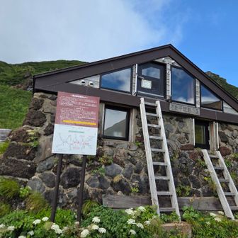 不動平避難小屋にも立ち寄ってみます