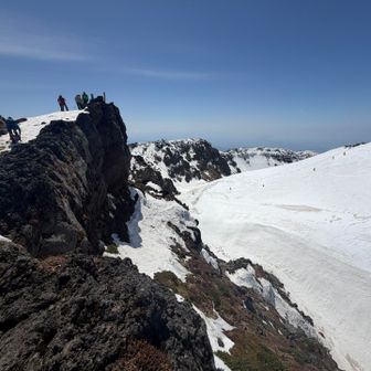 新山に向かう行列