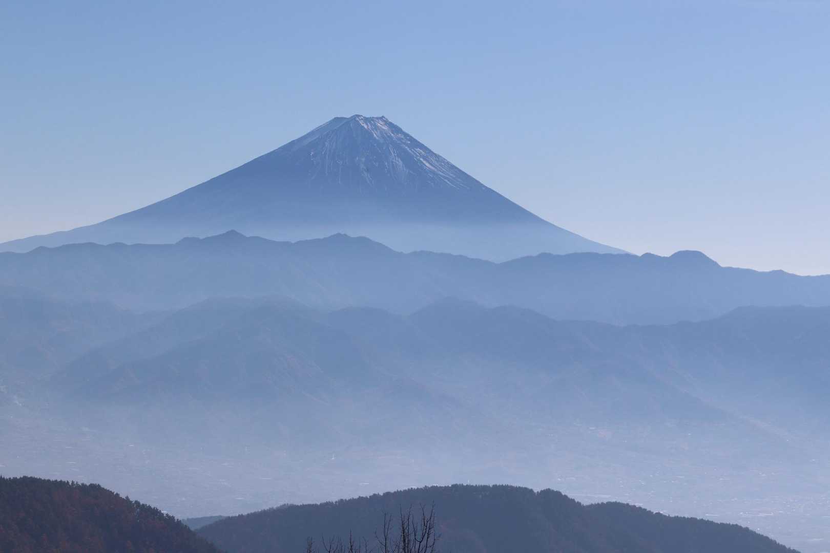 帯那山山頂より