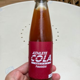 クラフトコーラの一種
ノンカフェインでパラチノース入り
1本650円と少々高めだが、飲んだらうますー👍