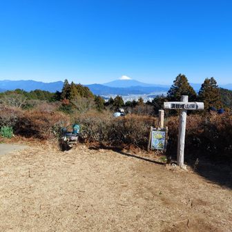 満観峰到着🙌
人がいっぱいだったので写真だけ撮って退散😅
そこがソロの辛いところ😂