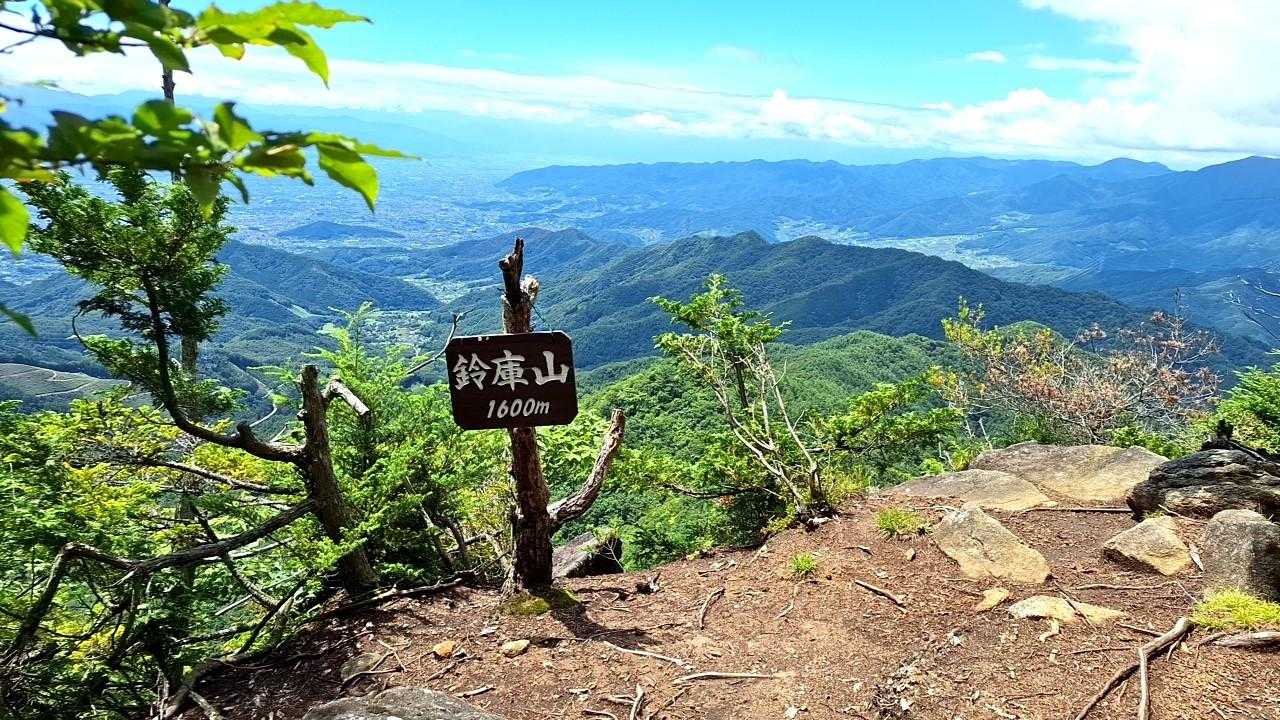 鈴庫山
雲がなければ富士山が見えるハズ😂
