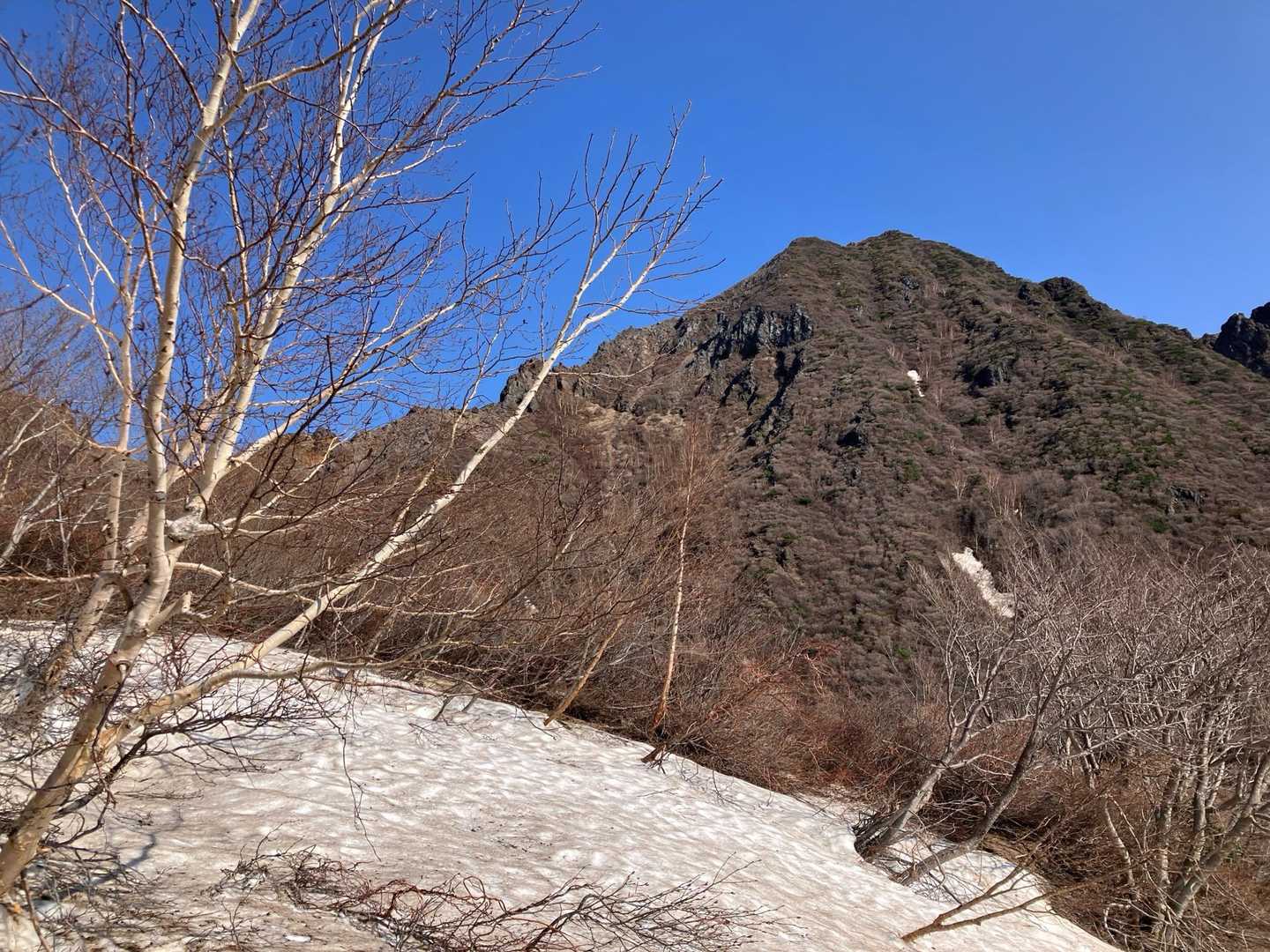 峠の茶屋駐車場から良いところは少し歩いただけでこの景色　
そしてその先の稜線にすぐ行けてしまう。