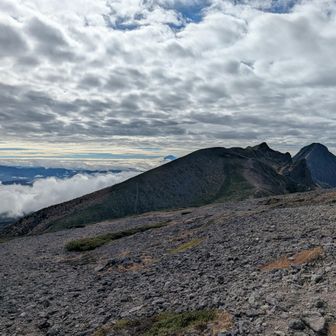 硫黄岳からの富士山
柵を越えないと、富士山見れません。
ここでYAMAPに怒られました。