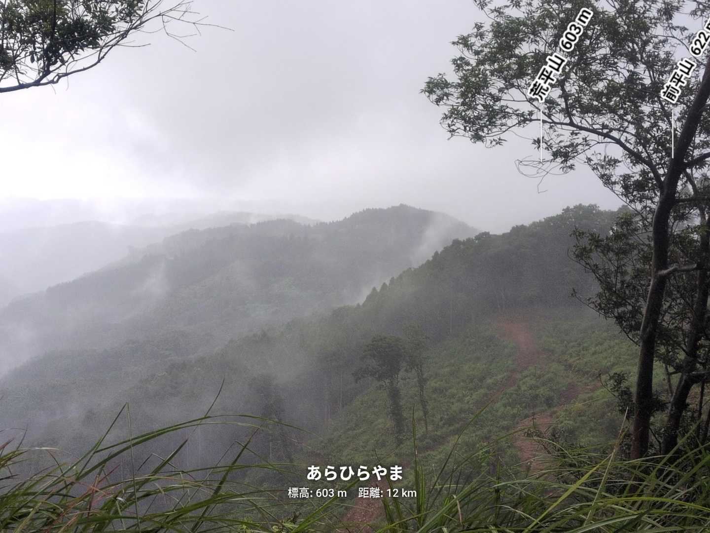 雲☁の切れ間にお山が見えてきました⛰️