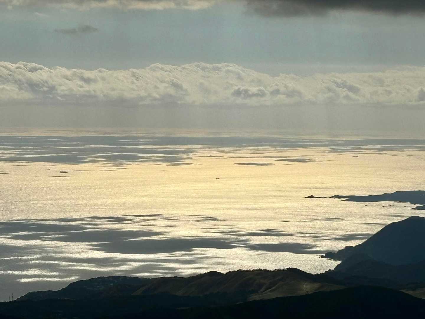 雲に見える東伊豆の海