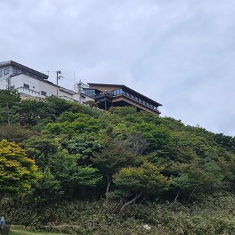 ロープウェイ着き場とレストラン