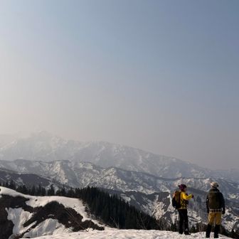 山頂でお話しさせてもらったお二人。
山でお友達になって一緒に山に登るなんて素敵。
いつかご一緒させてください（新潟の山熱望）🏔️
写真も撮ってもらってありがとうございます。