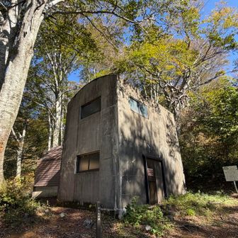 登山口横の保久礼小屋