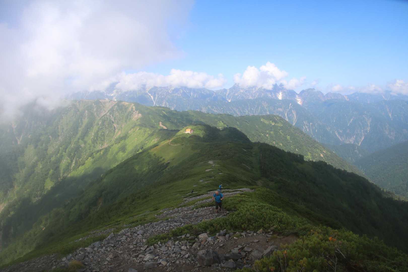 爺ヶ岳往復 | 柏原新道から稜線へ、剱岳と鹿島槍を一度に望む三峰の山の写真