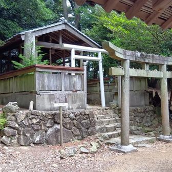 頂上にあるお堂。白山権現。