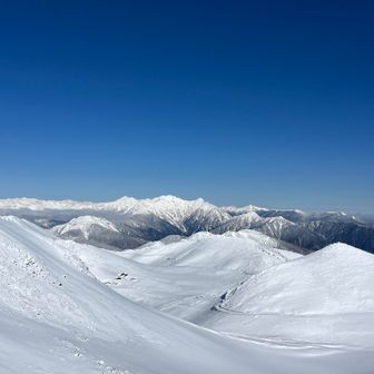 流体のような、白い曲面