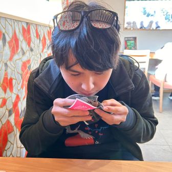 『丸繁』で休憩🍵

息子もアンコ苦手だけど
かりんと饅頭は大好きで、

おかわり＆お持ち帰りしました。