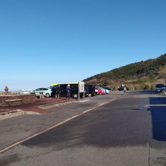 三原山頂口に降りてきました。