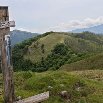 正面に二ツ山が近づいてきました。