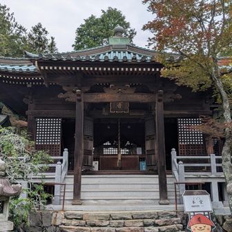 昨日、時間切れで入れなかった82番香根寺本堂を再訪。