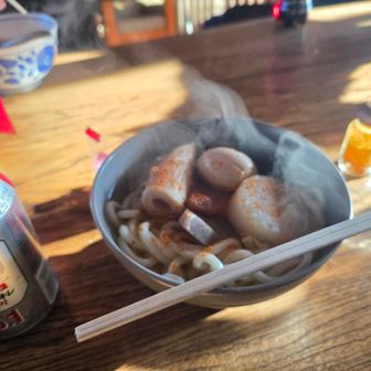 うどんとおでんが入ったUDEN😋