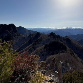 通って来た尾根筋
今日はいい天気で良かった