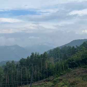 雲の中の袈裟丸山