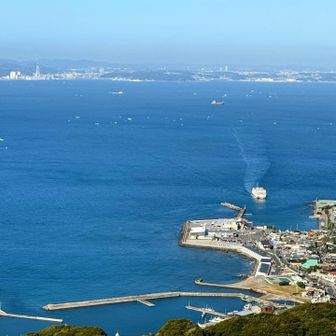 対岸からのフェリーが来ていました