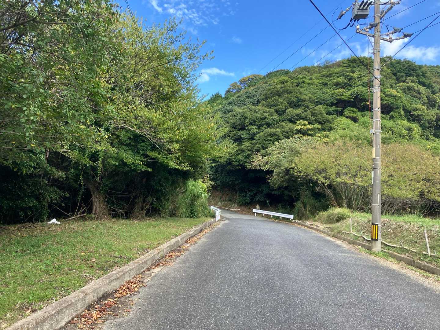 さて一旦車道に出て、岬へ軽ランでいきます🏃‍➡️