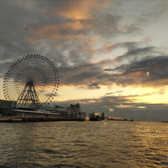 桜島側から天保山側へ
渡船で移動