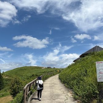 駐車場🅿️へ車を停めて、生石ヶ峰⛰️を目指します🚶🏻