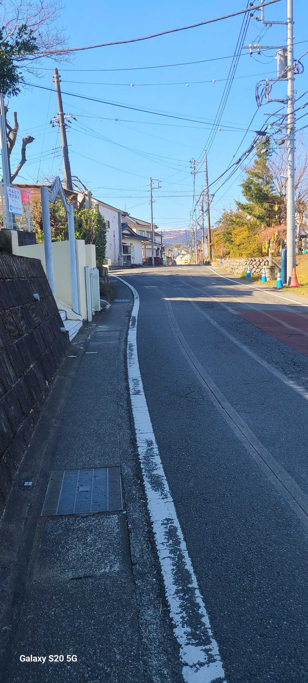 駅から登山口まで住宅街を2.5km歩く😅