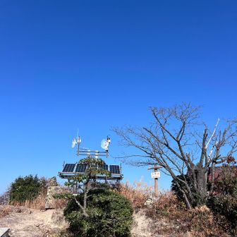 山頂の感じ
ぐるっとベンチありました