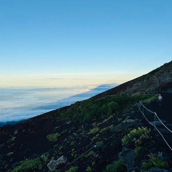 六合目！
富士山🗻の影が見えた