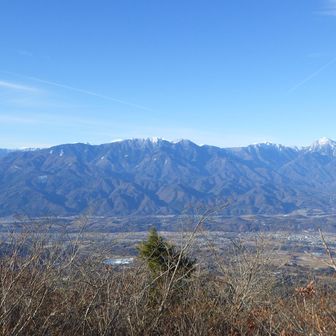 山頂から
仙丈ヶ岳、甲斐駒ヶ岳、鳳凰山の向こうに聖岳、東岳、ひょっこり間ノ岳、北岳