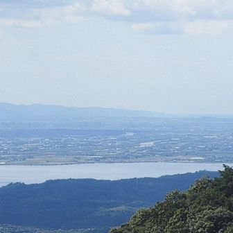 出雲　　　　　　　　　　　　　　　　　　　　　
境内へ戻り　　　　　　　　　　　　　　　　　　
修復作業初日の作業についてつ合わせて👋　　　　　
西の峰へ