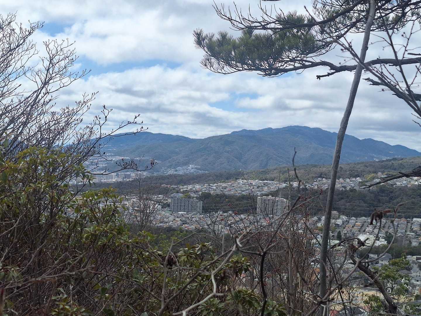 岩場・滝・札所、駅から駅をつなぐ中山連山縦走の写真