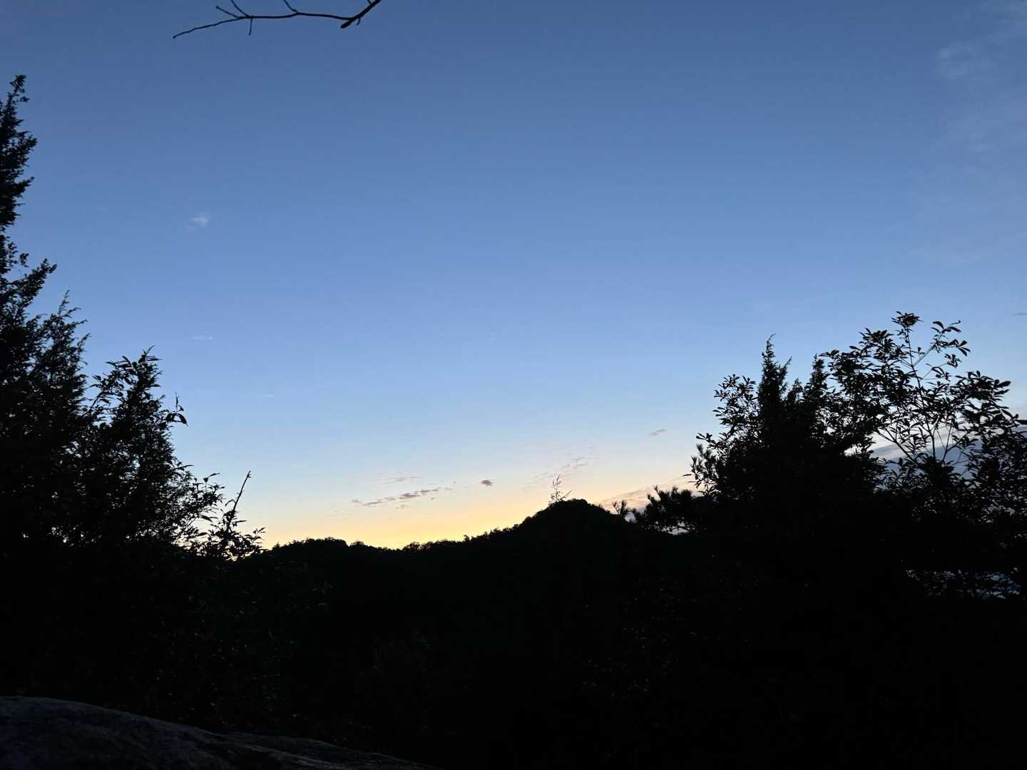 お空が白んできました✨💕
本当にこの朝陽が出るまでの時間が好き💕