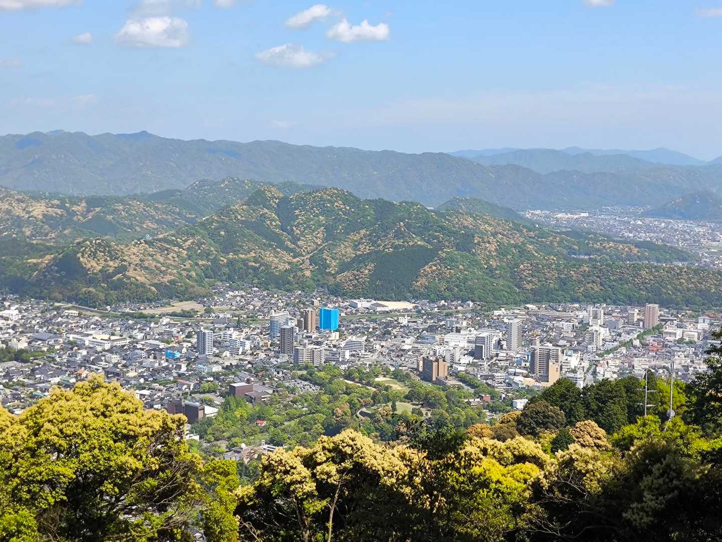 西鳳翩山に続き、この山行も眺望はほぼありませんでした。
