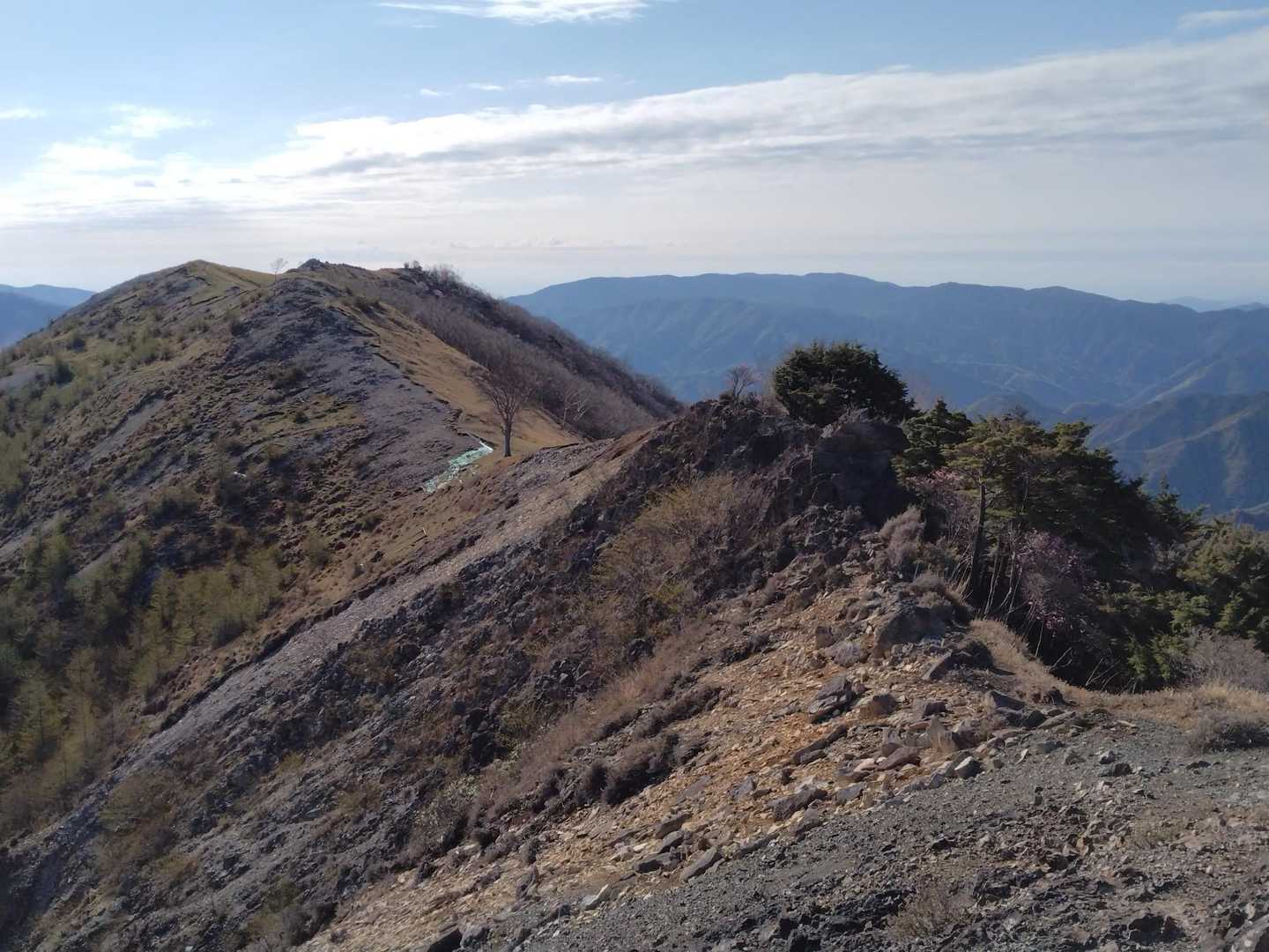 中倉山からオロ山近くまでの稜線からの景色がすごくいいですね✨️