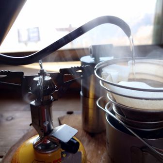 山コーヒ収めは
三ノ塔で☕
特に冬の寒い時期に淹れたあつあつのコーヒーはうまいです

こちらも目前に🗻のパノラマ絶景でずっと見ていられます
ほんとは夕焼け時間まで居たいのですが暗くなる前に下山します