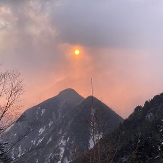 5時半くらいに起床

２日目は下山だけなので、テント内で朝ごはんをのんびり食べてパッキング☕️