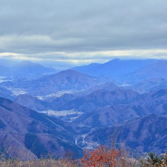 山頂からの景色 雲厚☁️