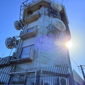 調べたところ、「九州北部全体の降水状況・雨域を広範囲に把握するためのレーダー雨量観測施設」らしいです。

ソース: https://ja.wikipedia.org/wiki/%E9%87%88%E8%BF%A6%E5%B2%B3_%28%E5%A4%A7%E5%88%86%E7%9C%8C%E3%83%BB%E7%A6%8F%E5%B2%A1%E7%9C%8C%29?utm_source=chatgpt.com